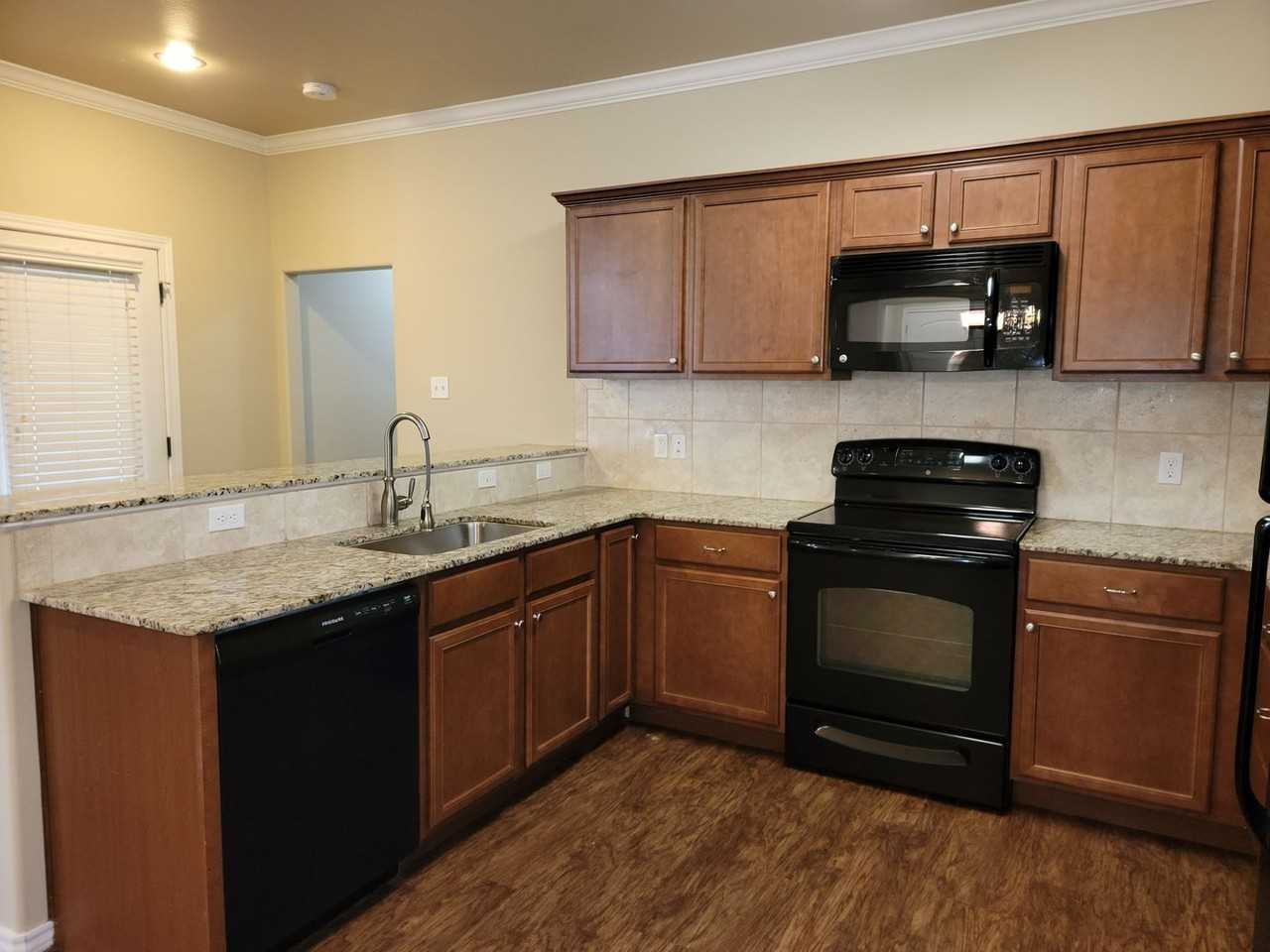 9812 Weatherford Ave - Photo 5 of 16