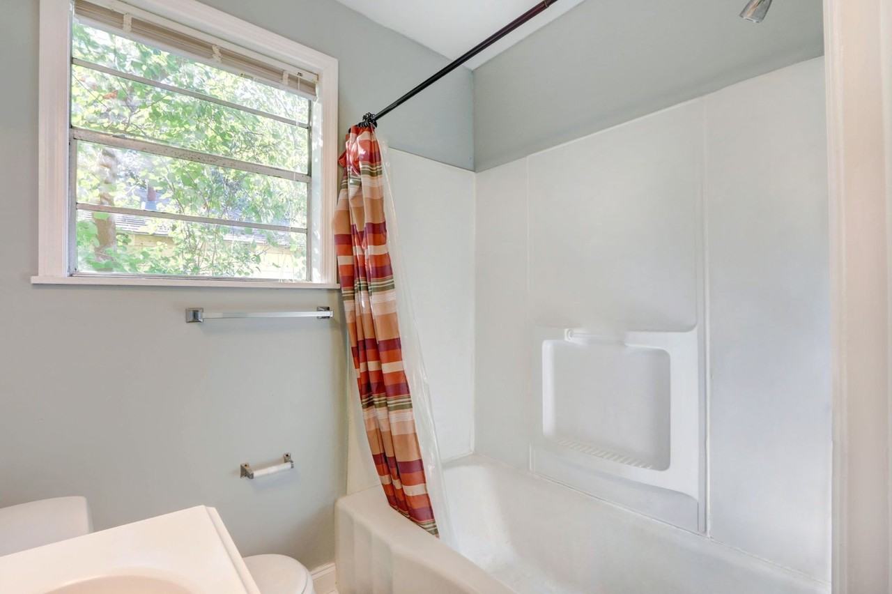 753 E Waldburg St - Photo 2 of 25