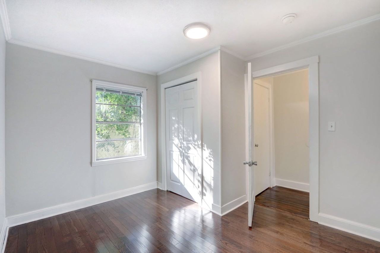 753 E Waldburg St - Photo 6 of 25