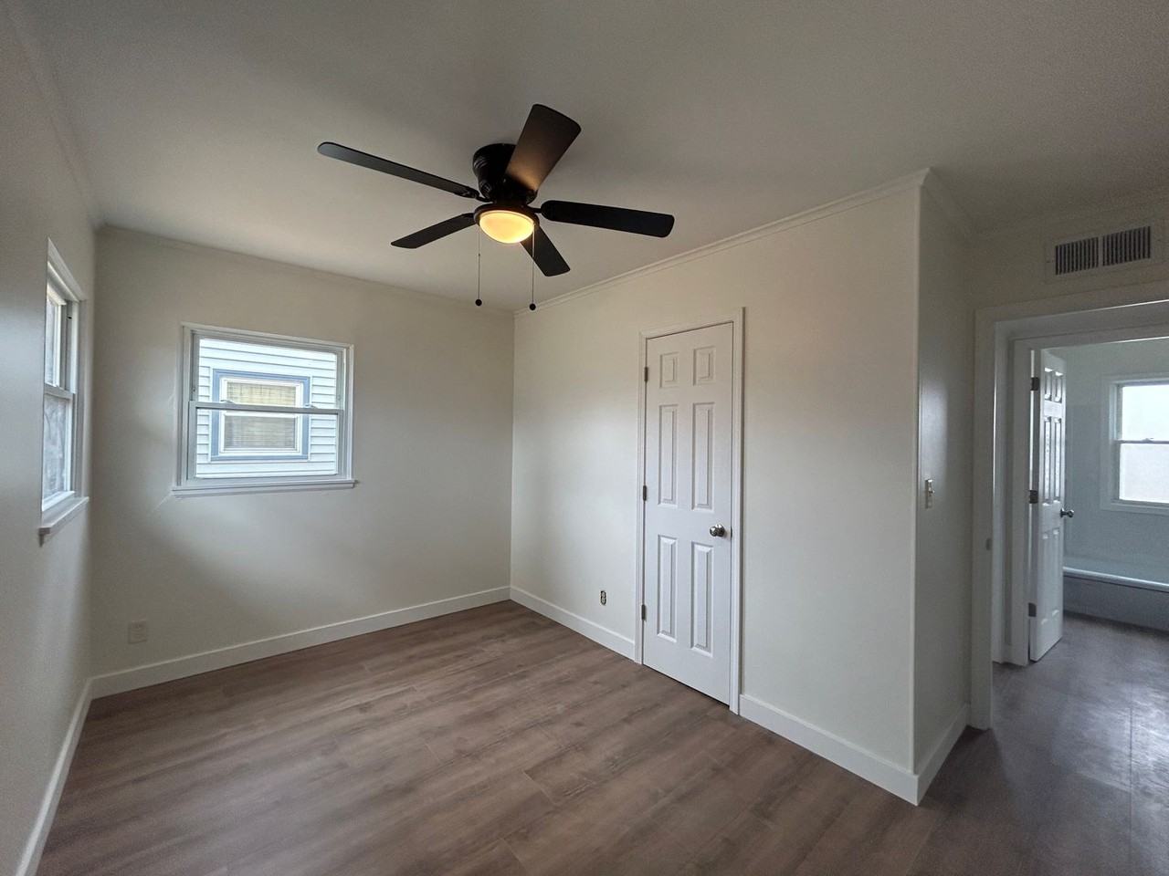 923 43rd Ave - Photo 5 of 13