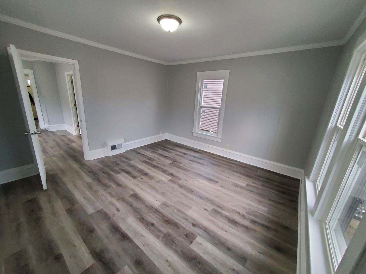 164 N Lincoln Ave - Photo 3 of 16