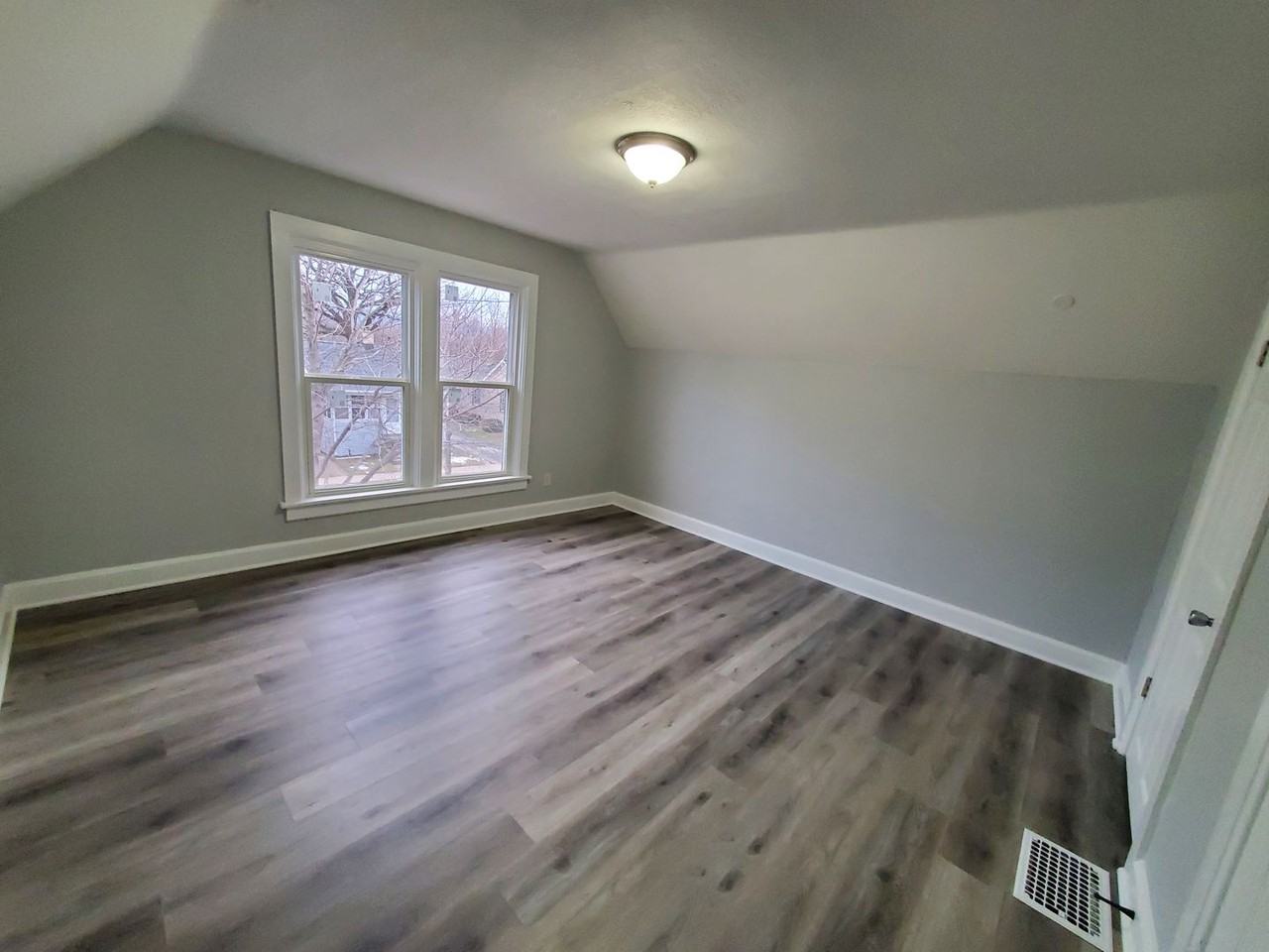 164 N Lincoln Ave - Photo 5 of 16