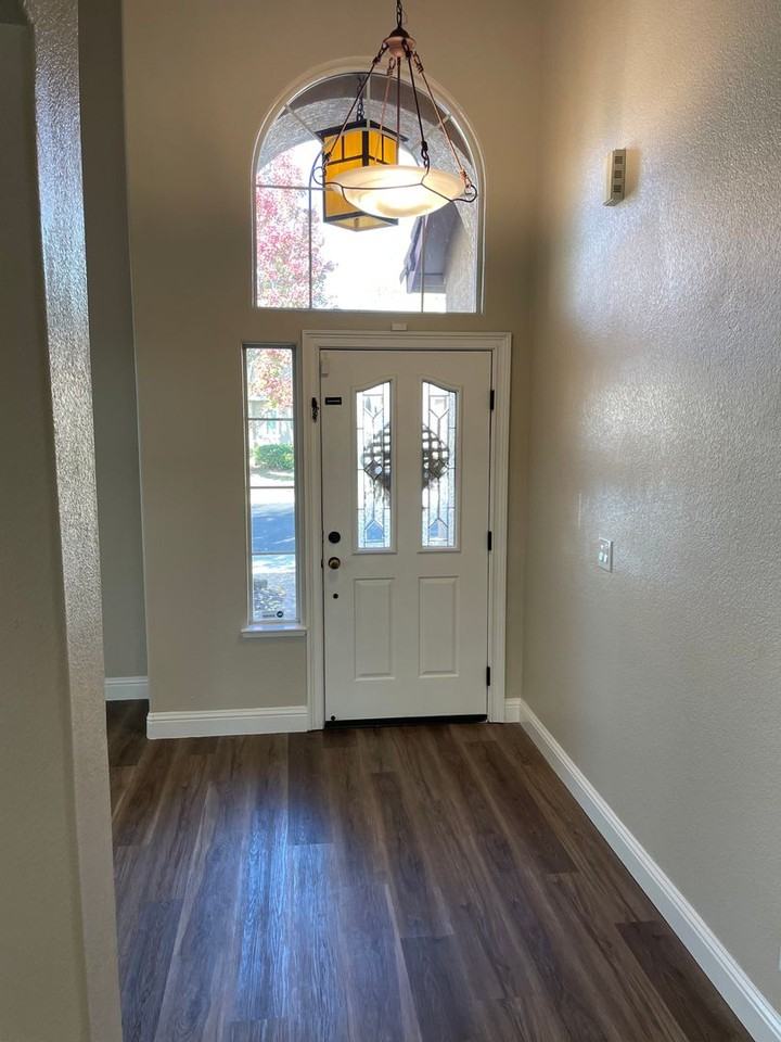 6102 Canyon Rim Dr - Photo 3 of 35