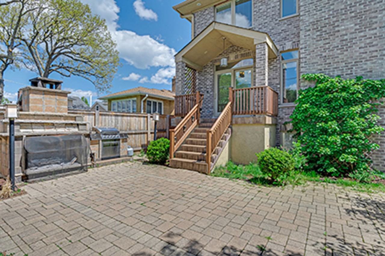 241 Jeffreys Pl - Photo 2 of 19