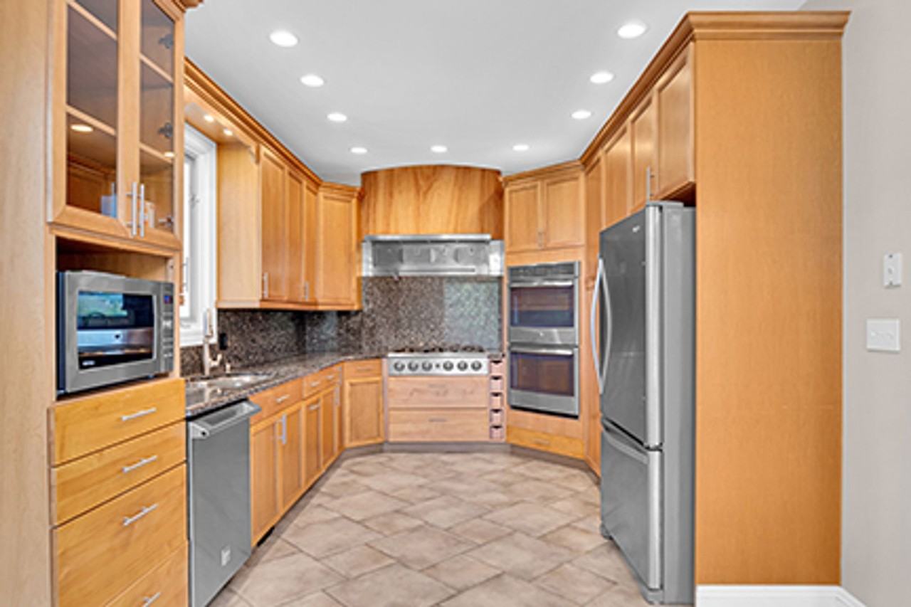 241 Jeffreys Pl - Photo 7 of 19