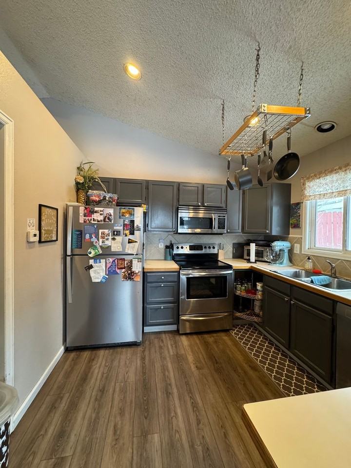 2750 Bradford Sq - Photo 5 of 18