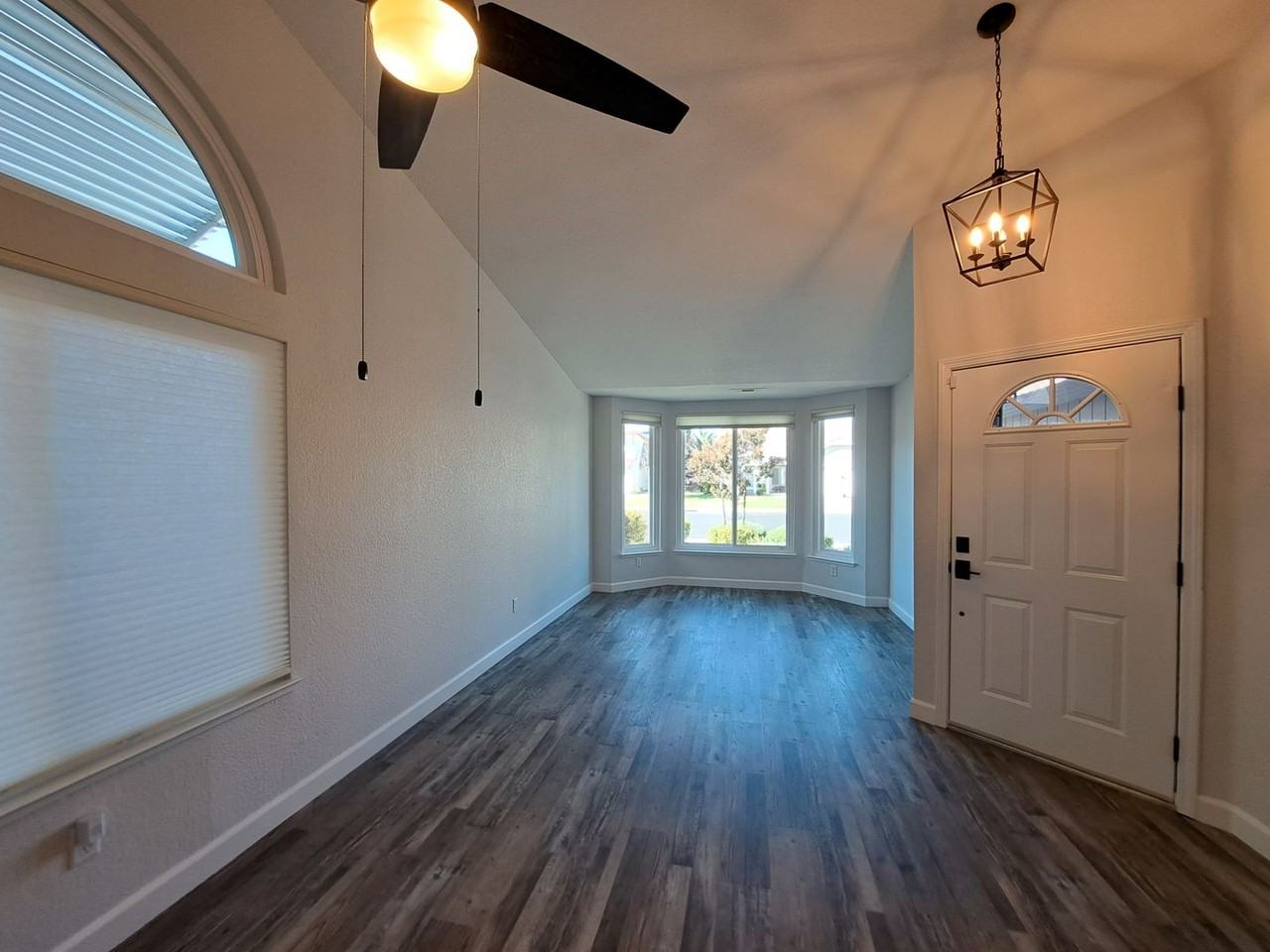 357 Shannon Dr - Photo 4 of 36