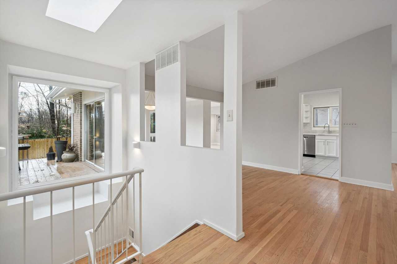 7700 Hamilton Spring Rd - Photo 5 of 29