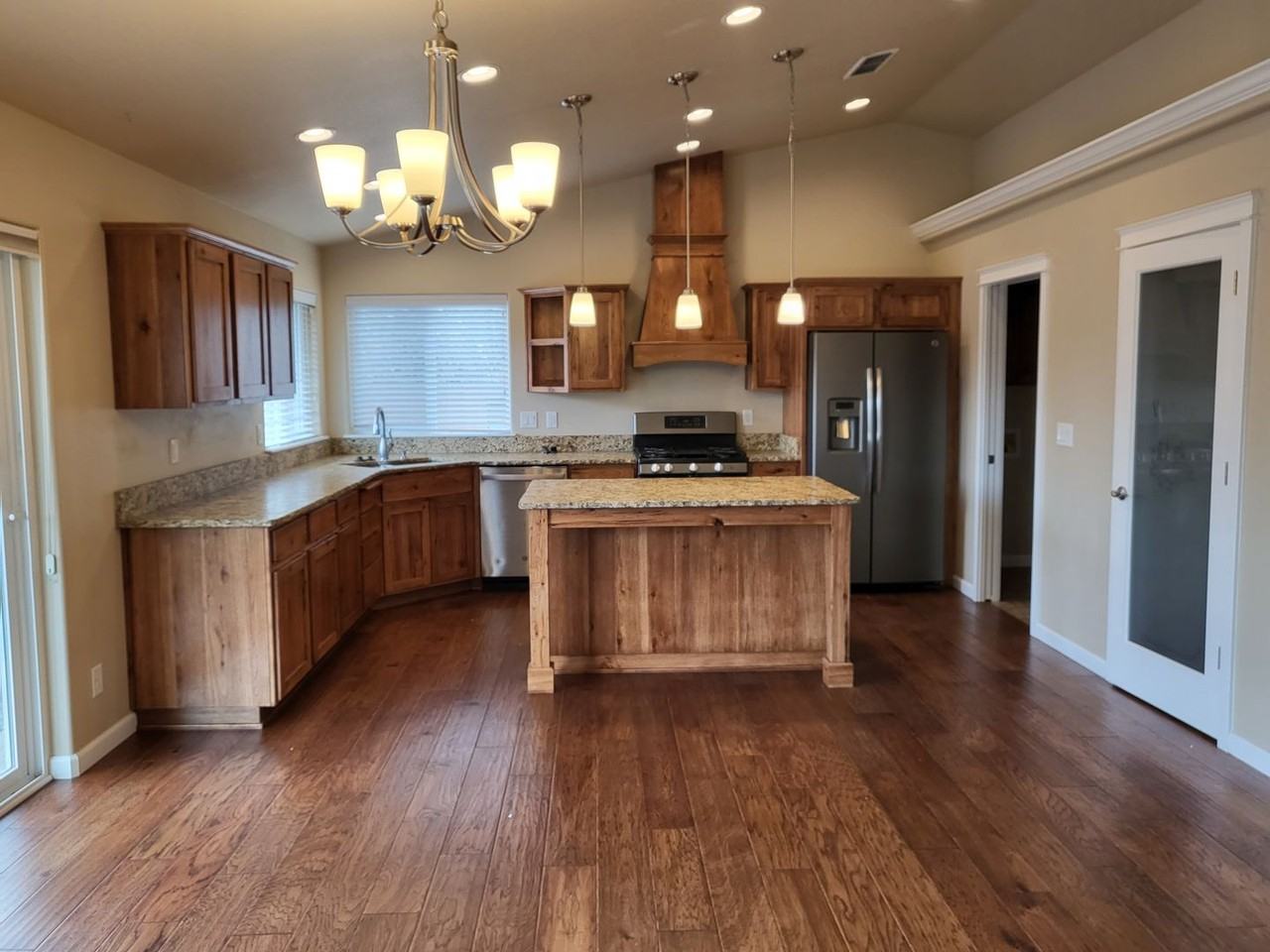 2729 Sw Swopes Dr - Photo 3 of 16