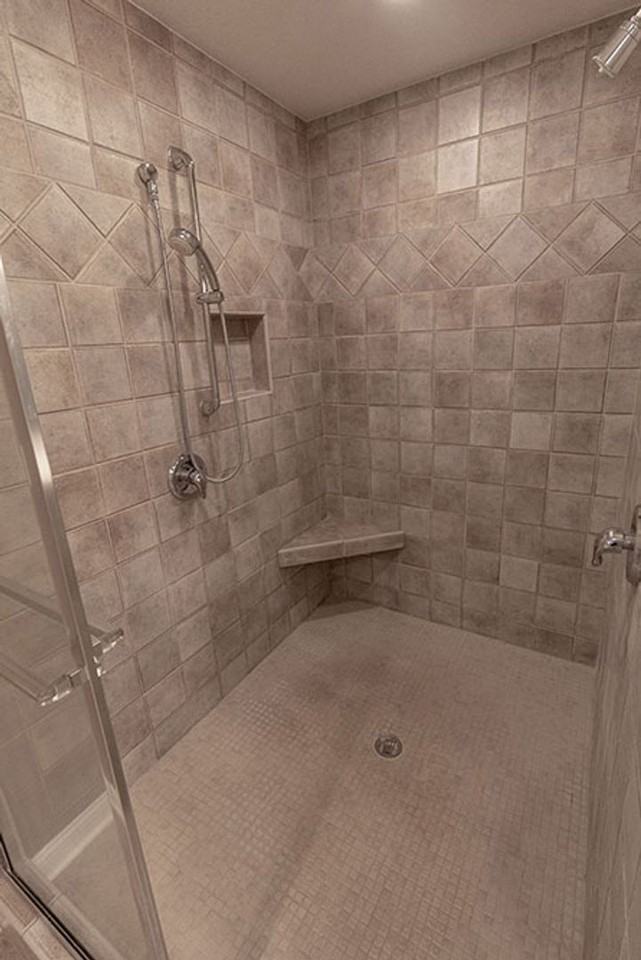 2303 Roslyn Ct - Photo 3 of 43