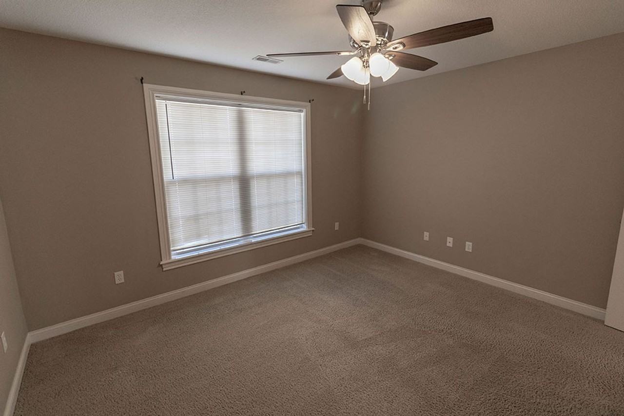 2303 Roslyn Ct - Photo 6 of 43