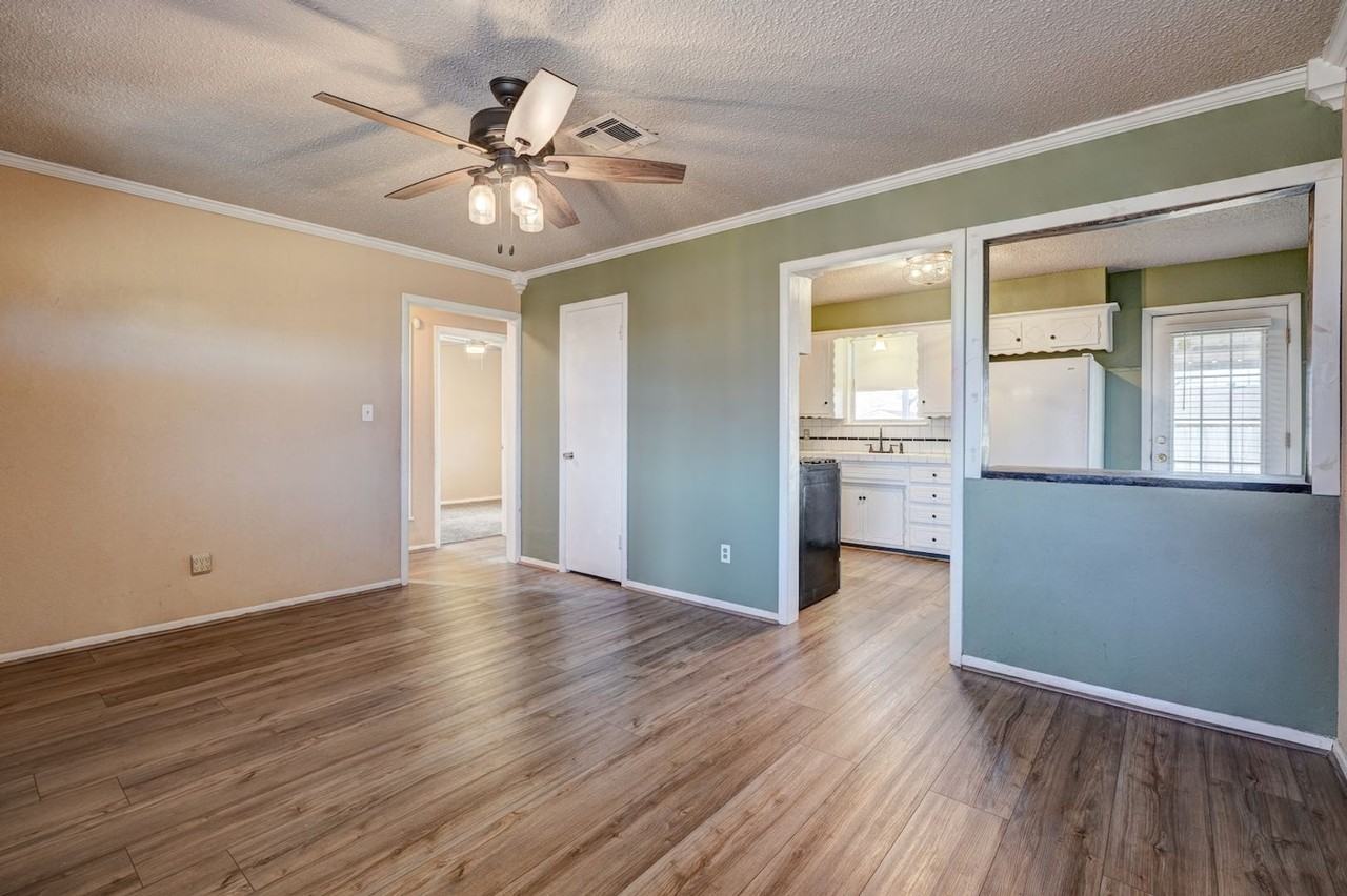 605 N Dillon Ave - Photo 3 of 17