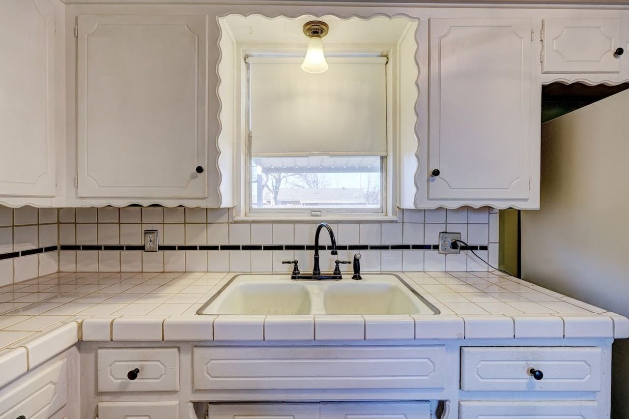 605 N Dillon Ave - Photo 6 of 17