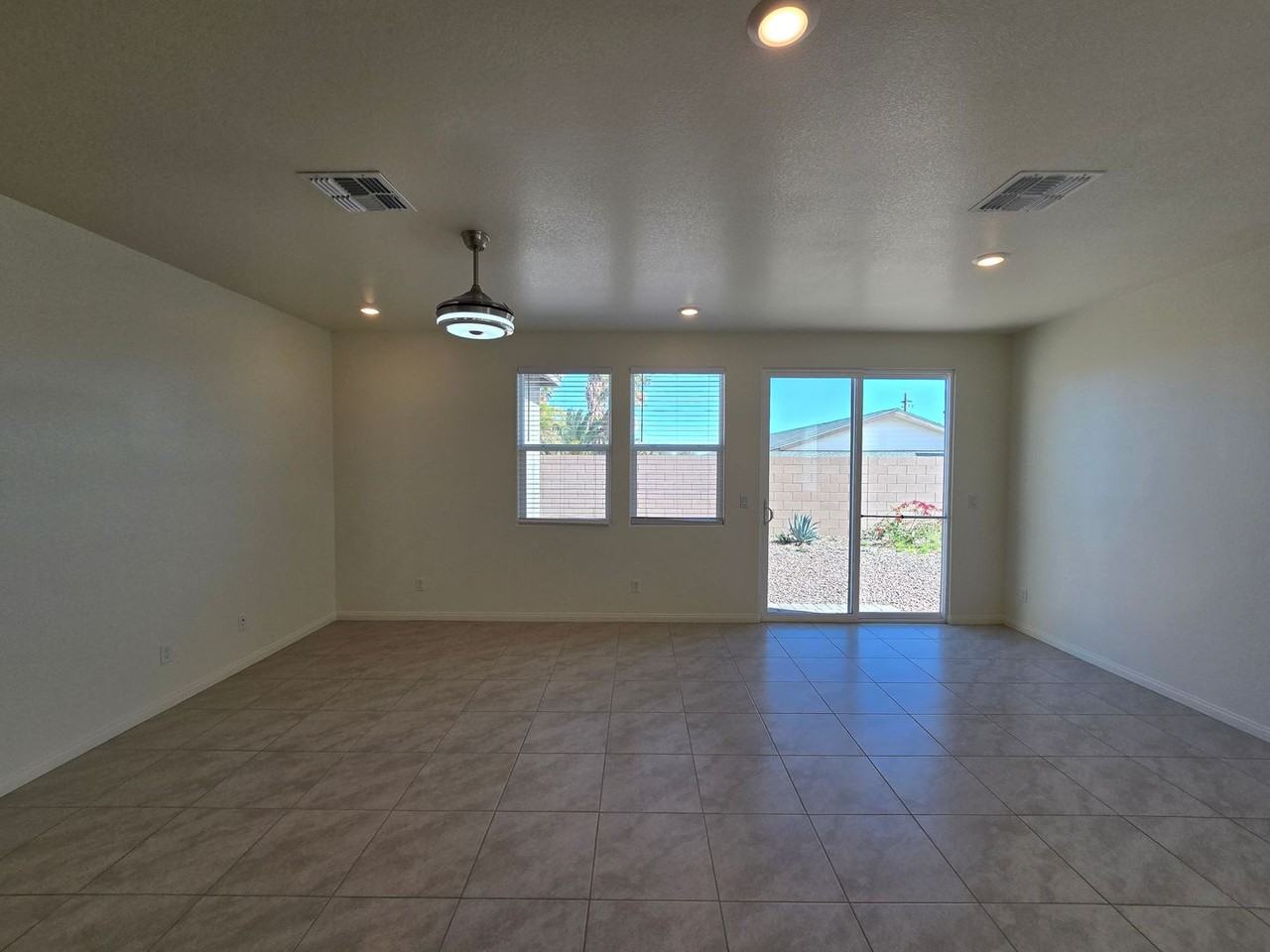 8910 Lucky Crest St - Photo 4 of 24