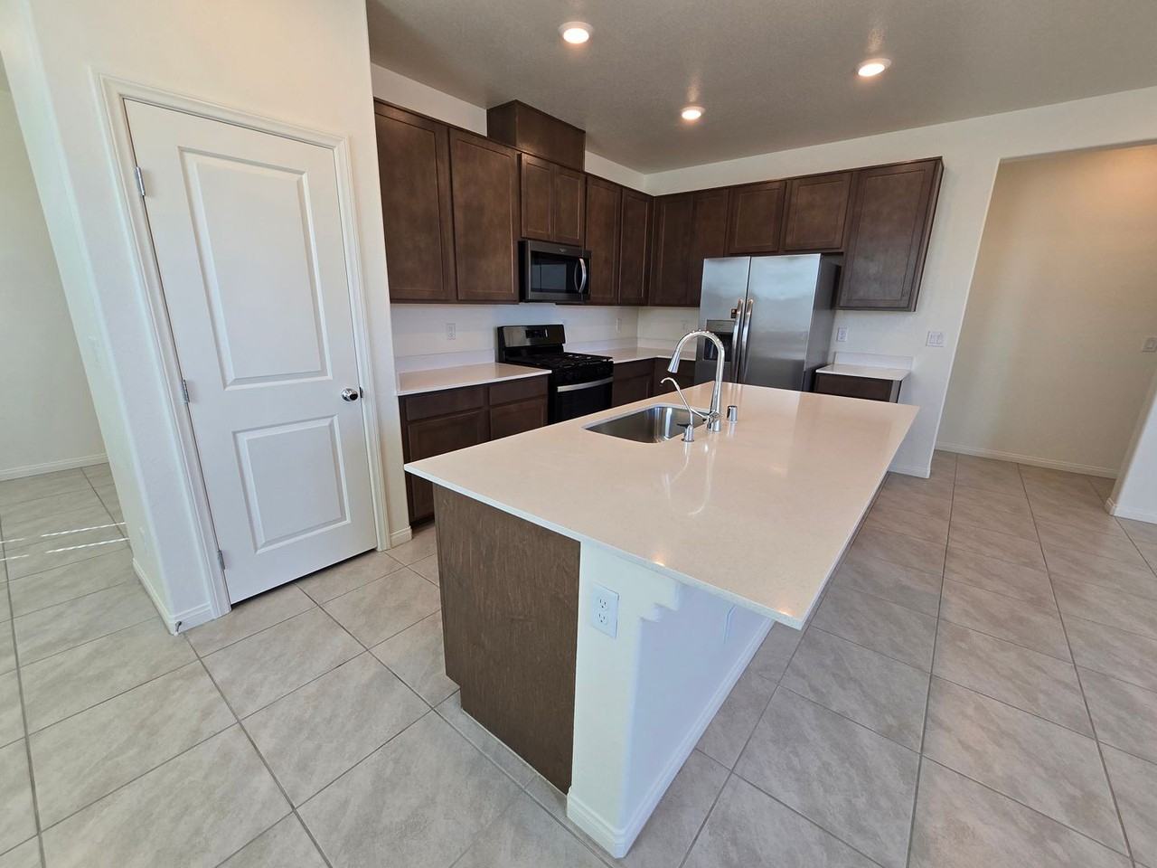 8910 Lucky Crest St - Photo 6 of 24