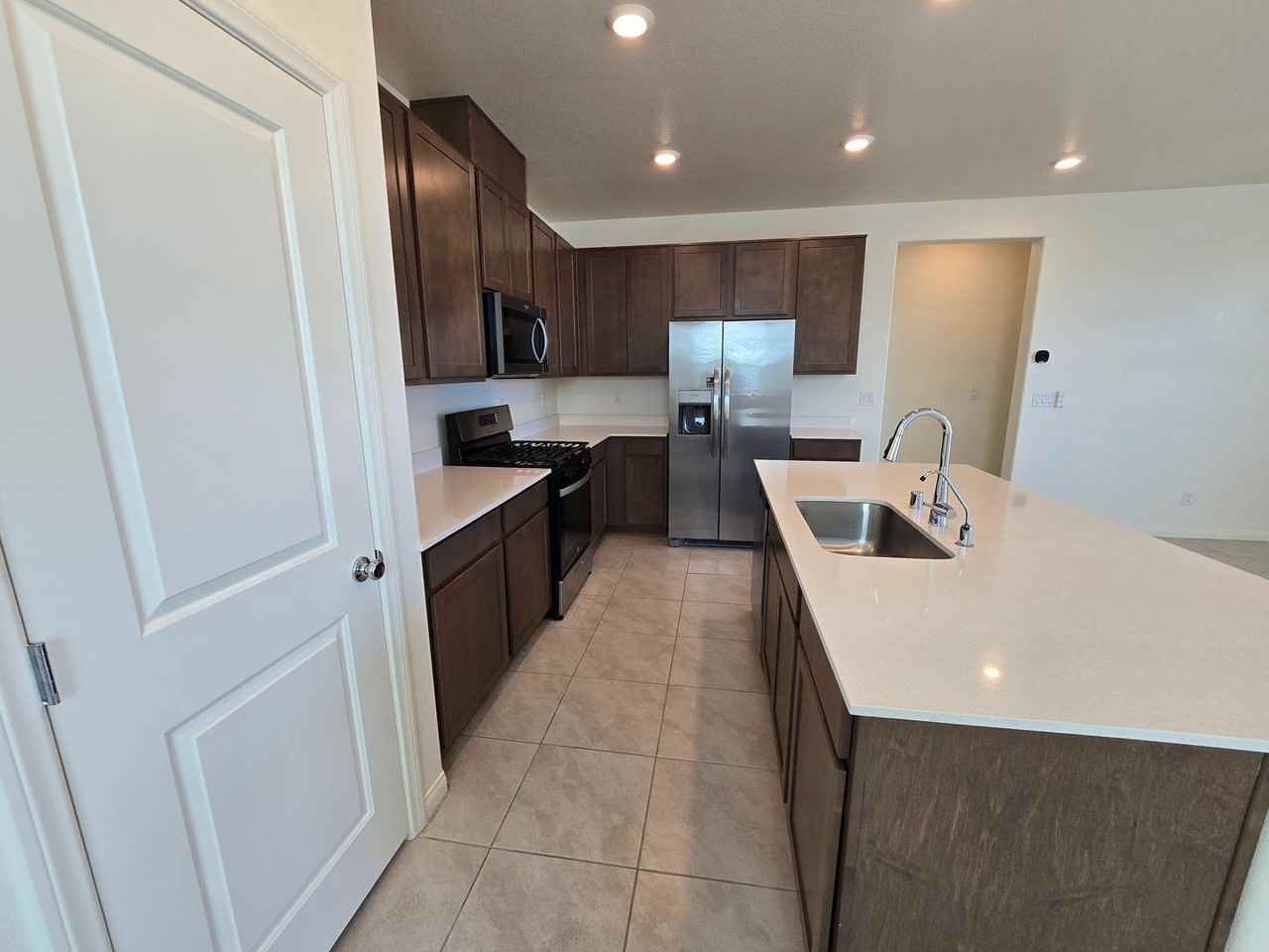 8910 Lucky Crest St - Photo 7 of 24