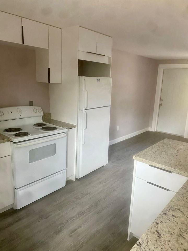 897 10th Avenue SW – Your Cozy Retreat in Largo - Photo 7 of 10