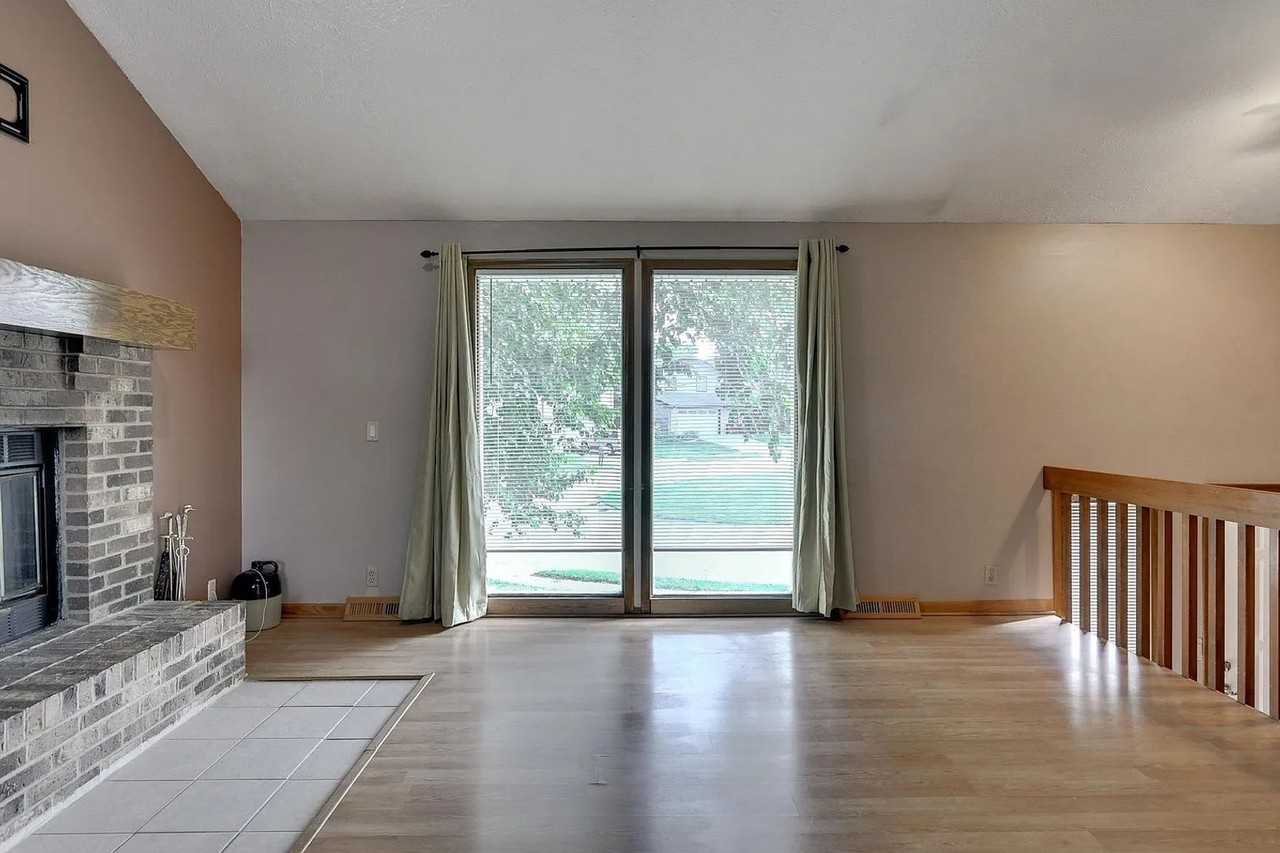 2219 N 127th Cir - Photo 6 of 32