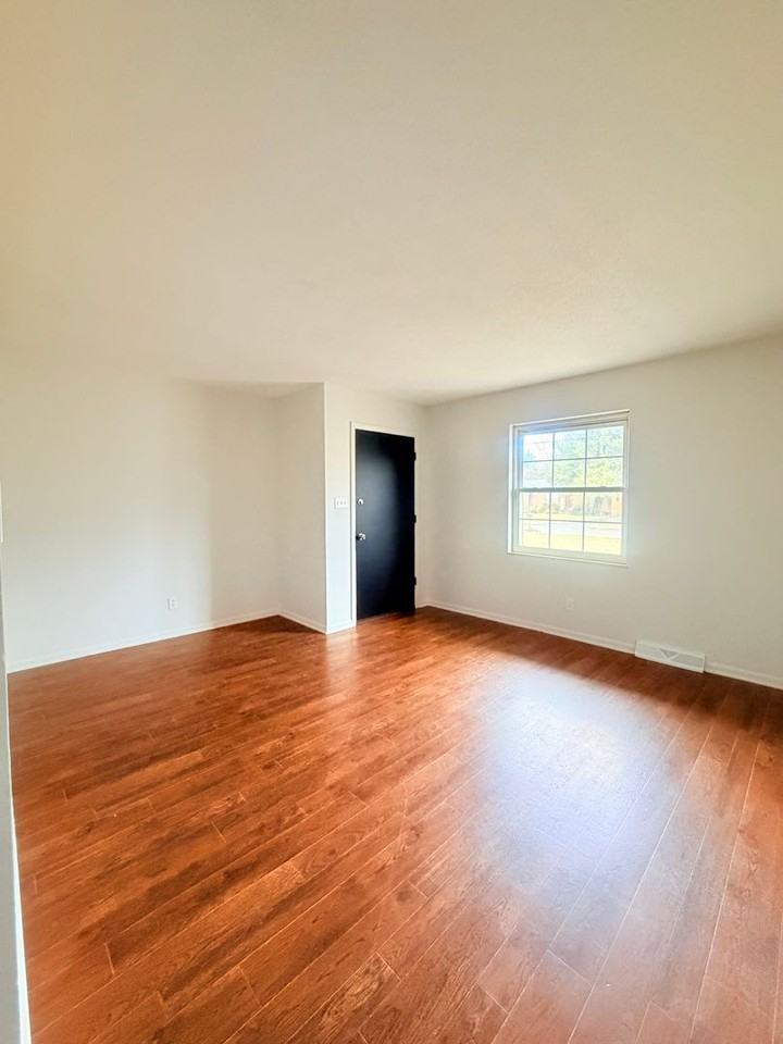 11622 S Williamsburg Dr - Photo 2 of 20