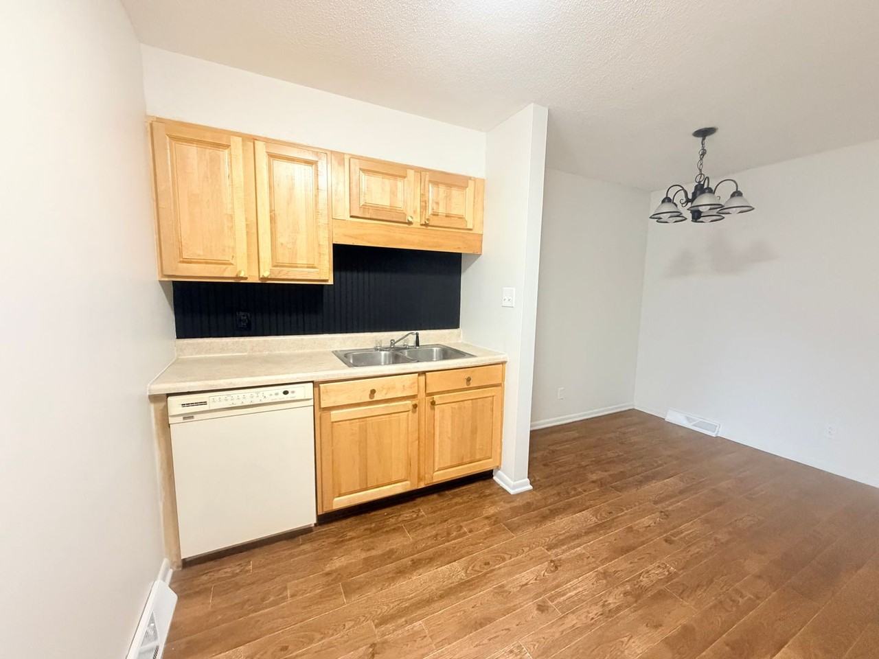 11622 S Williamsburg Dr - Photo 7 of 20