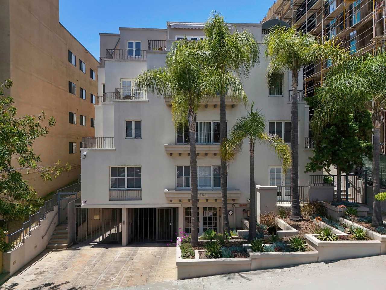 545 Glenrock Ave - Photo 2 of 9