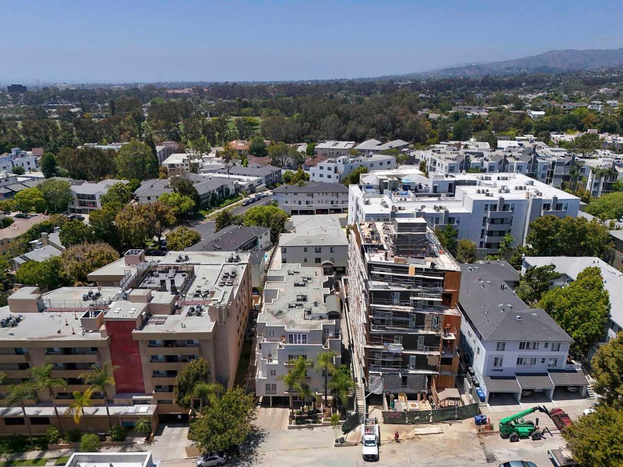 545 Glenrock Ave - Photo 3 of 9