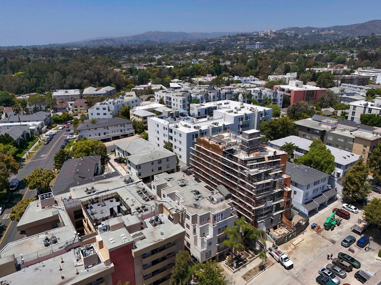 545 Glenrock Ave - Photo 4 of 9