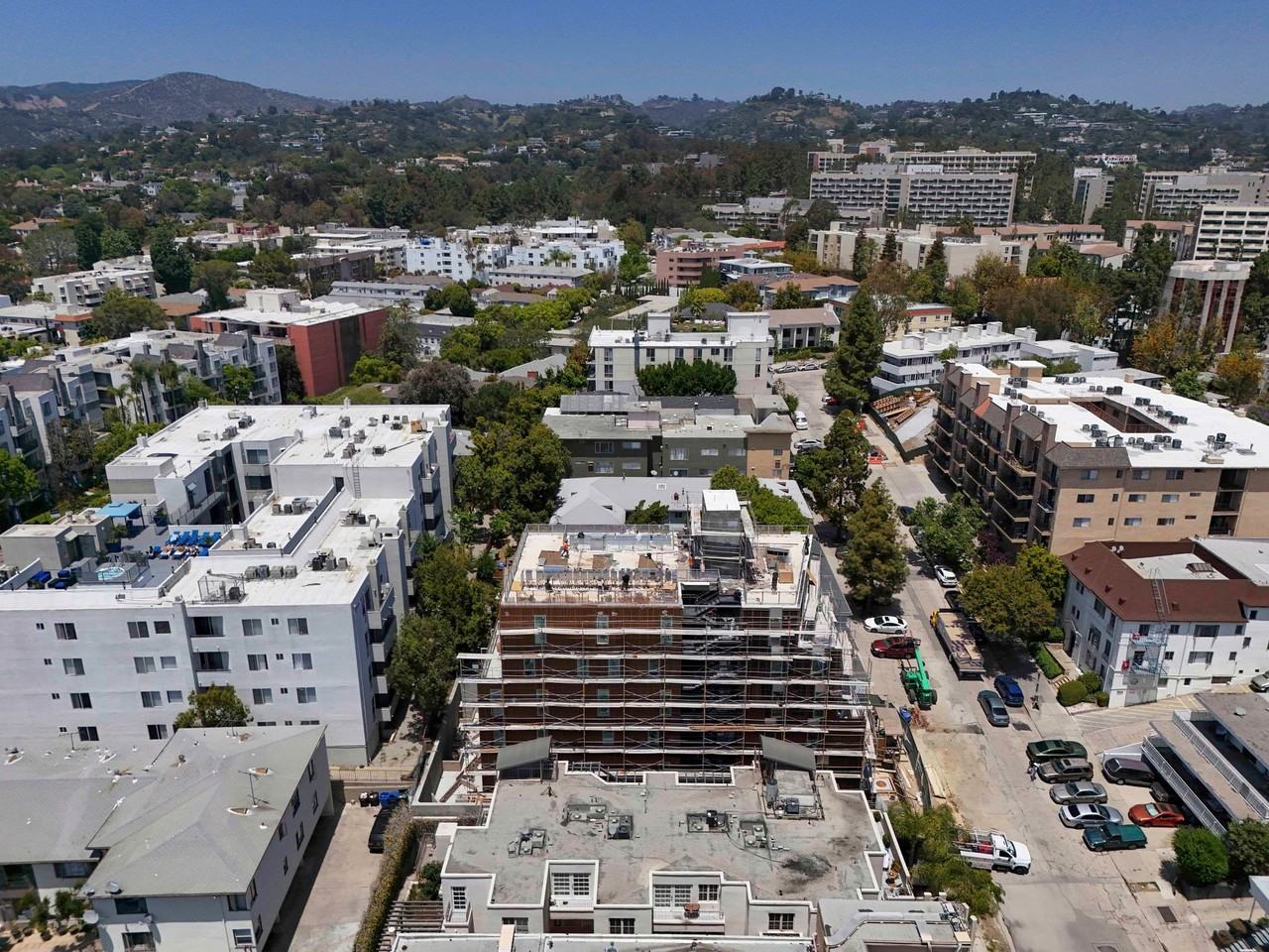 545 Glenrock Ave - Photo 5 of 9