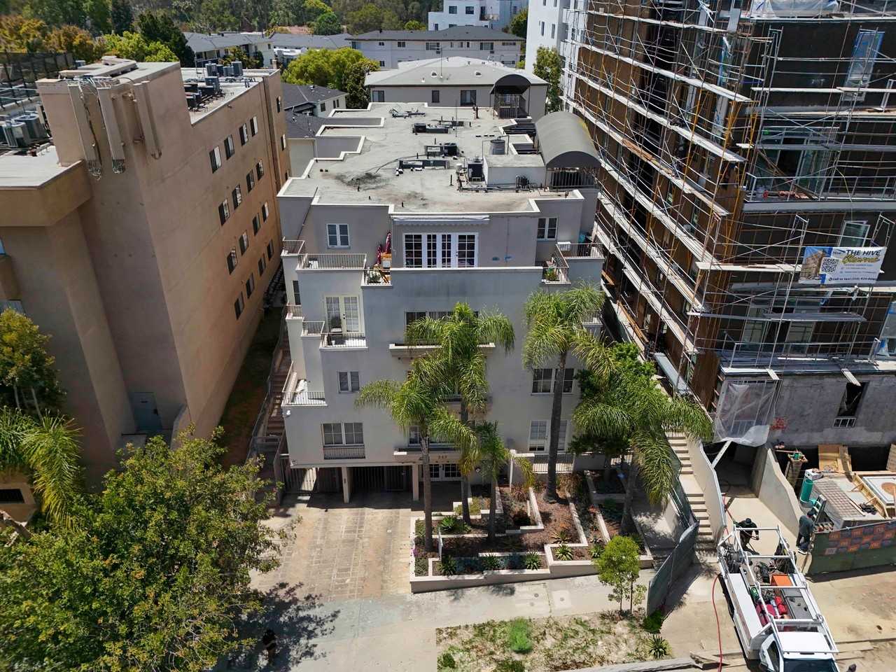 545 Glenrock Ave - Photo 7 of 9