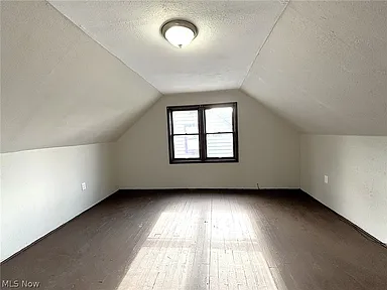 4065 E 153rd St - Photo 4 of 7