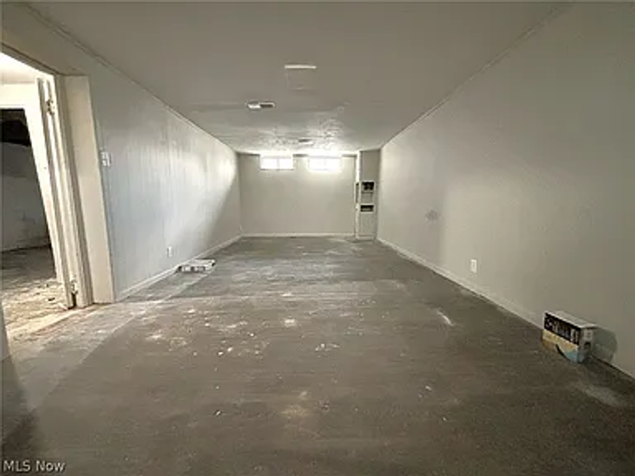 4065 E 153rd St - Photo 6 of 7