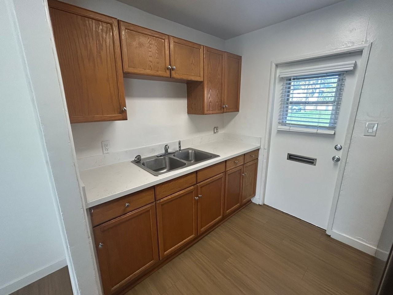 3126 Nimitz Blvd - Photo 5 of 12