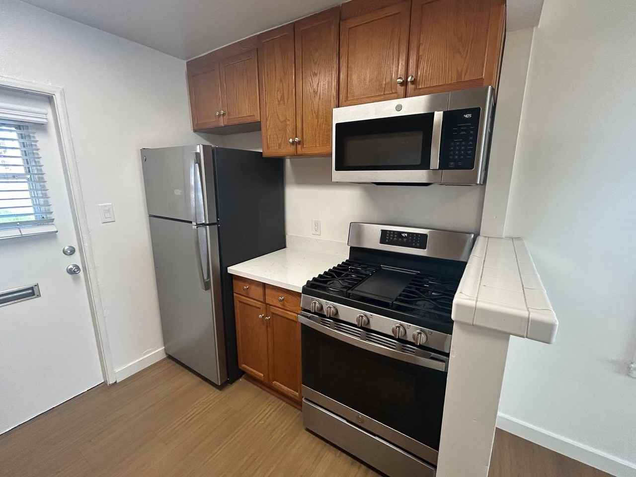 3126 Nimitz Blvd - Photo 6 of 12