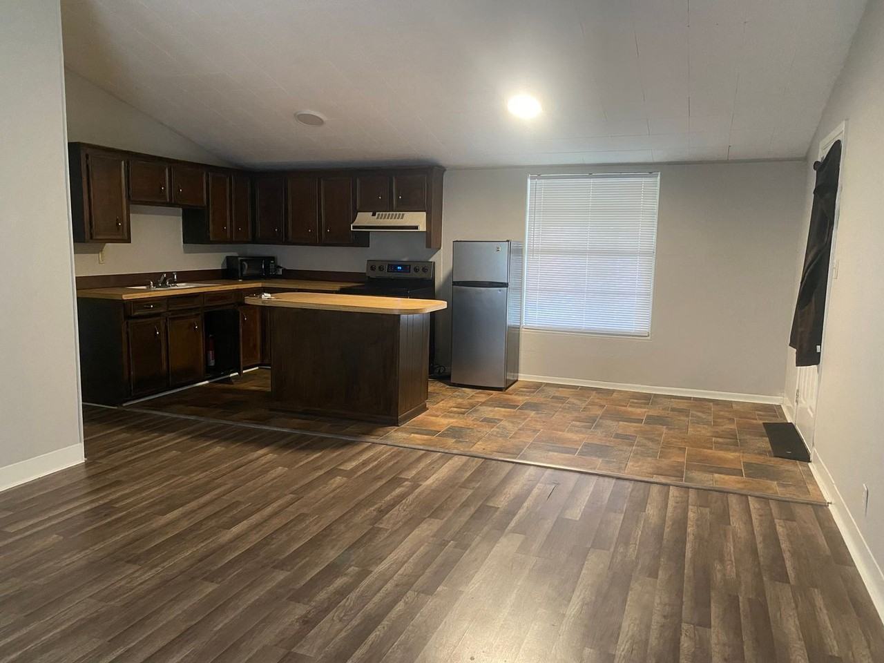 1501 Alto St - Photo 3 of 10