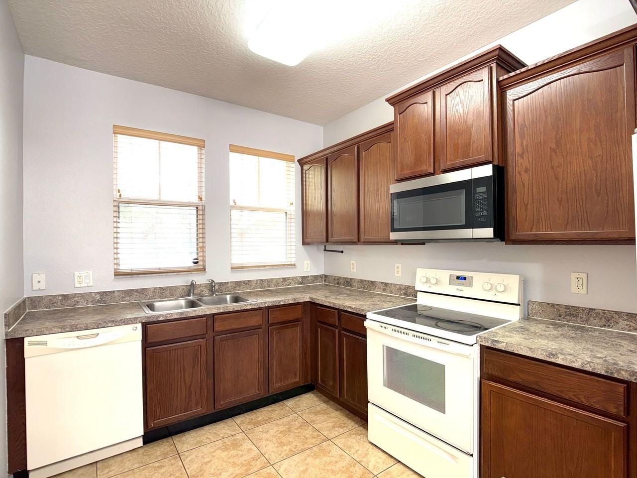 6919 Pasturelands Pl - Photo 3 of 22