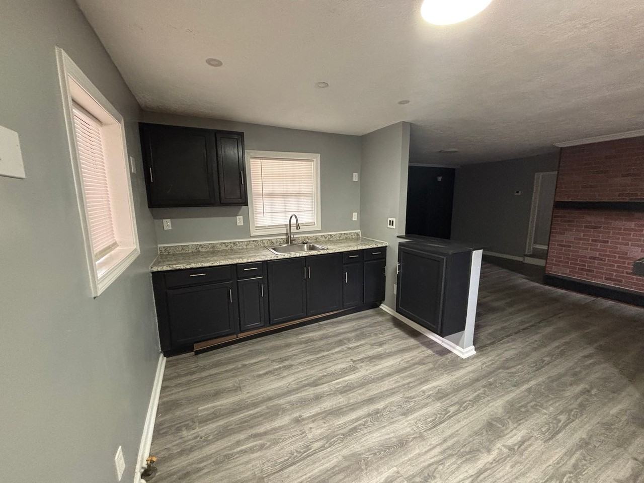 102 Eads St - Photo 4 of 19