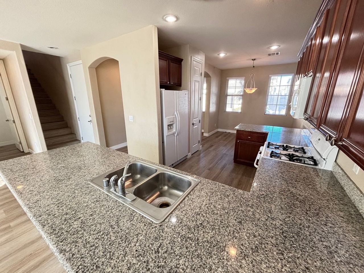 10741 Leatherstocking Ave - Photo 2 of 35