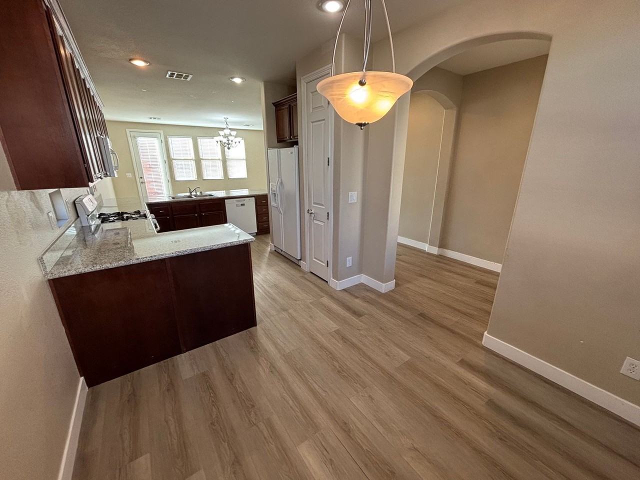 10741 Leatherstocking Ave - Photo 5 of 35