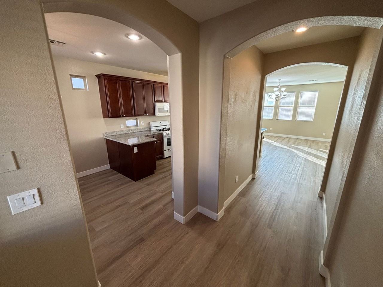 10741 Leatherstocking Ave - Photo 6 of 35