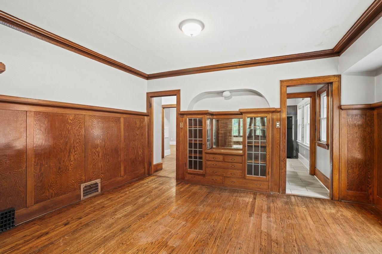 3040 N Maryland Ave - Photo 7 of 23