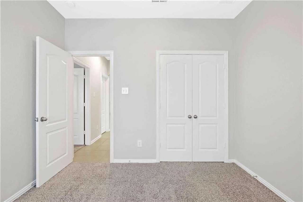 1420 Samantha Creek Dr - Photo 3 of 15