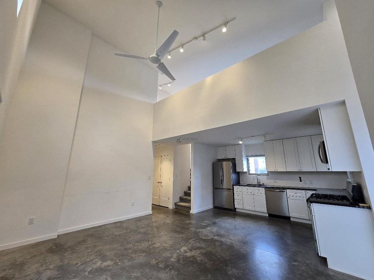 2180 W Alameda St #22 - Photo 2 of 17