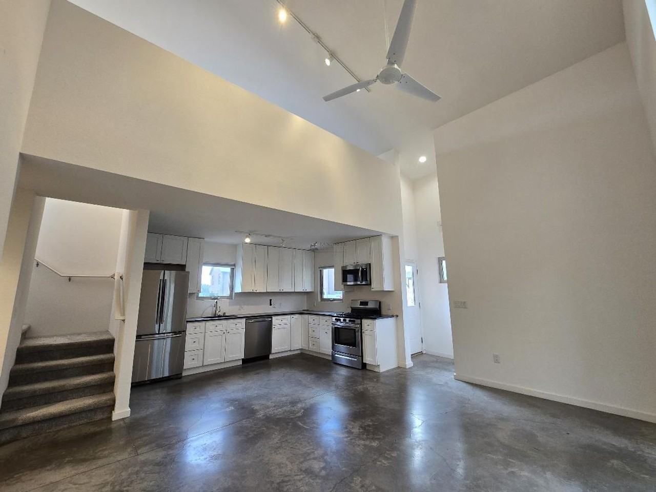 2180 W Alameda St #22 - Photo 3 of 17