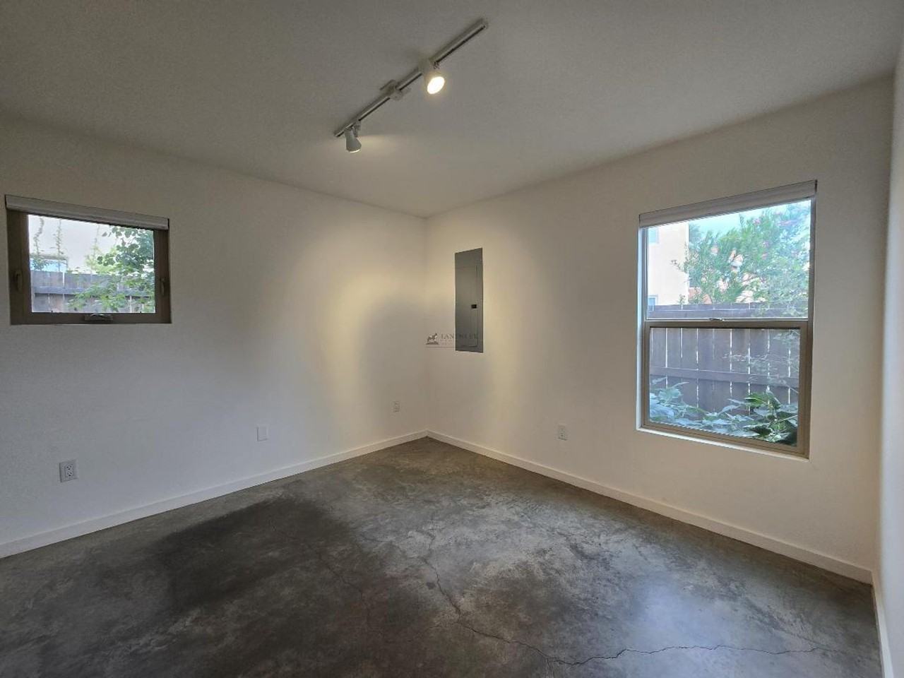 2180 W Alameda St #22 - Photo 4 of 17