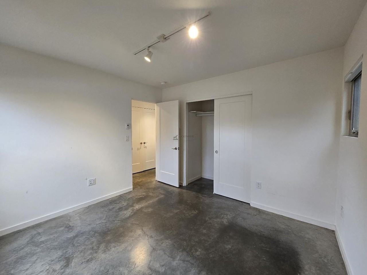 2180 W Alameda St #22 - Photo 5 of 17