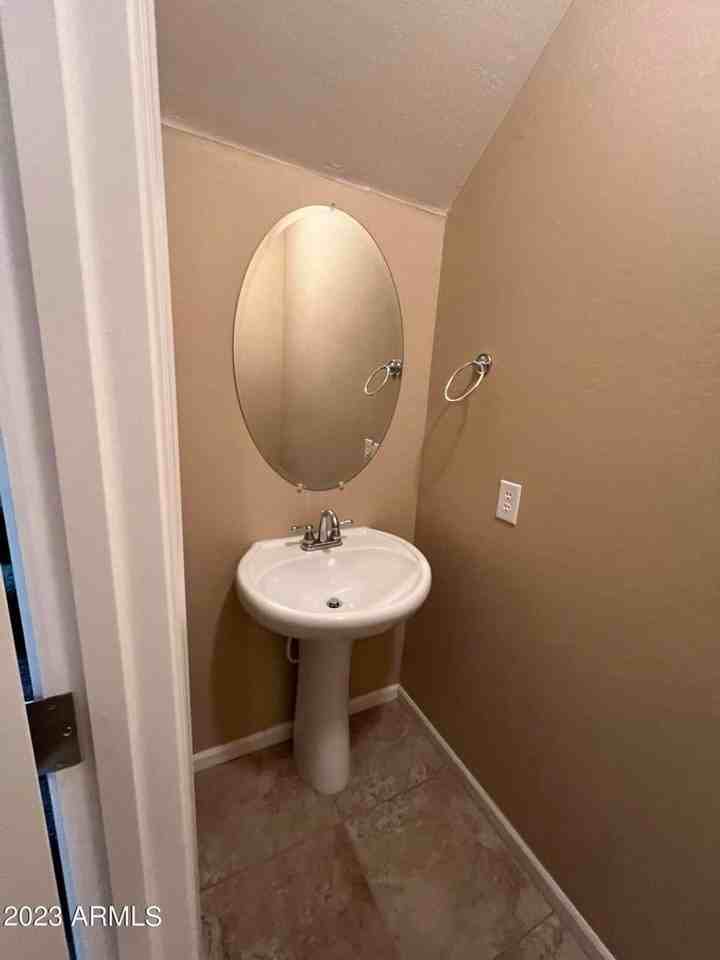 1390 S Ponderosa Dr - Photo 5 of 14