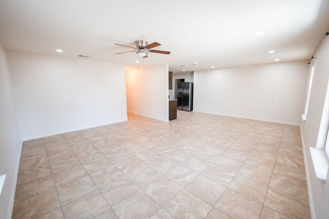 205 Saint Joseph St - Photo 3 of 24