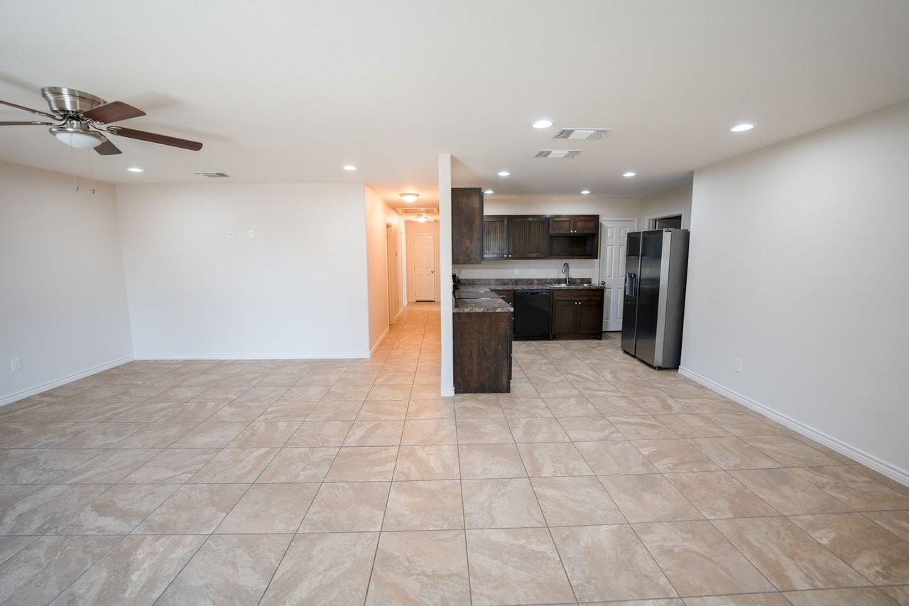 205 Saint Joseph St - Photo 4 of 24