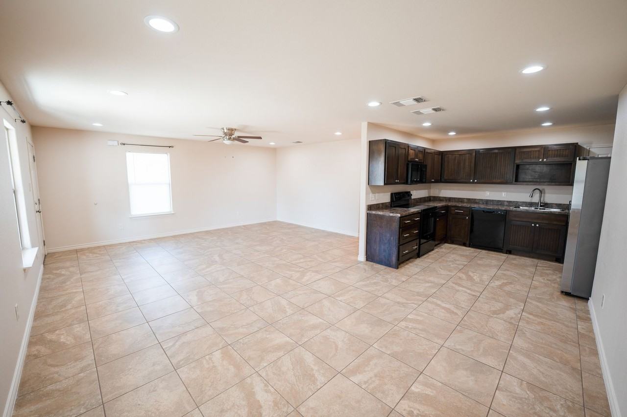 205 Saint Joseph St - Photo 5 of 24