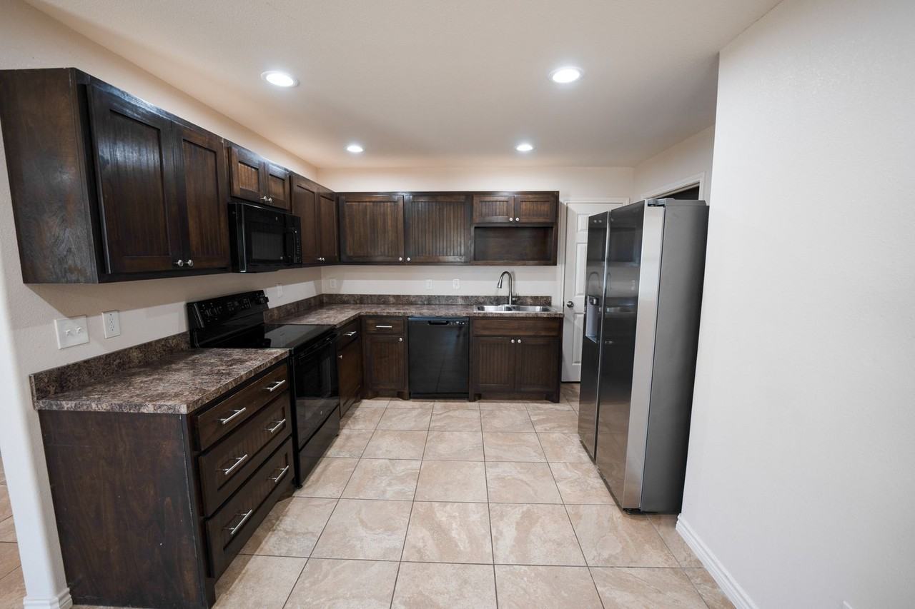 205 Saint Joseph St - Photo 6 of 24